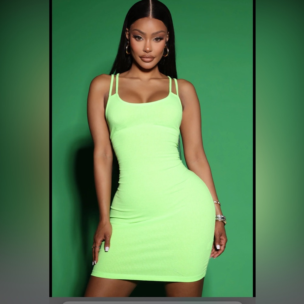 NWT fashion Nova dress 💚